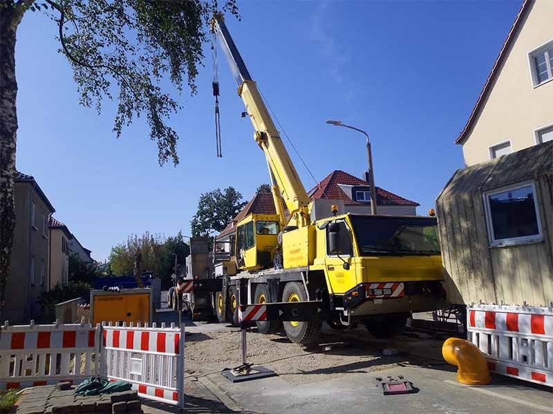 Kranplatten aus Kunststoff zum Abstützen eines Mobilkran auf einer Baustelle