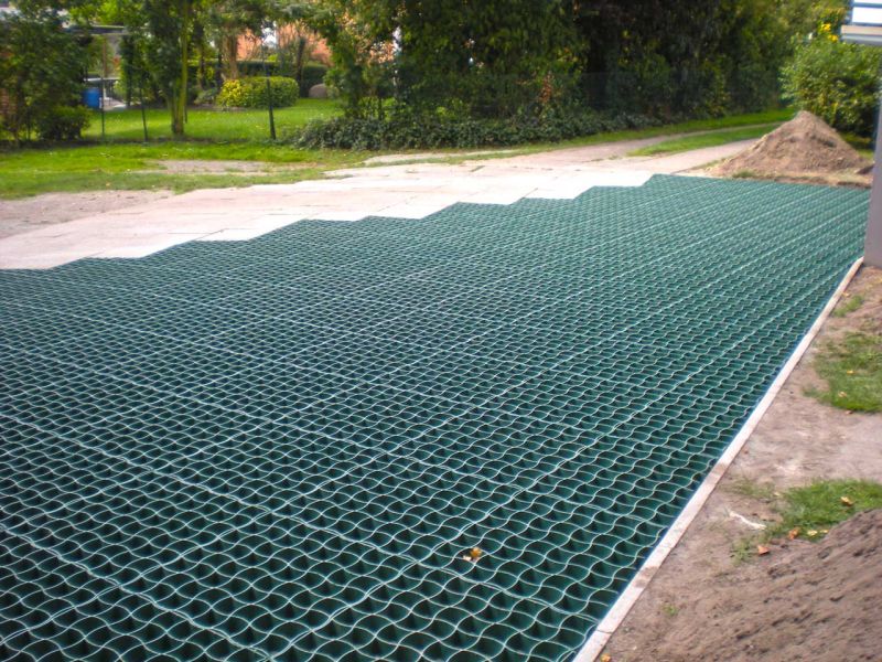 Neugestaltung eines begrünten Mieterparkplatz mit dem Bodengitter BG50