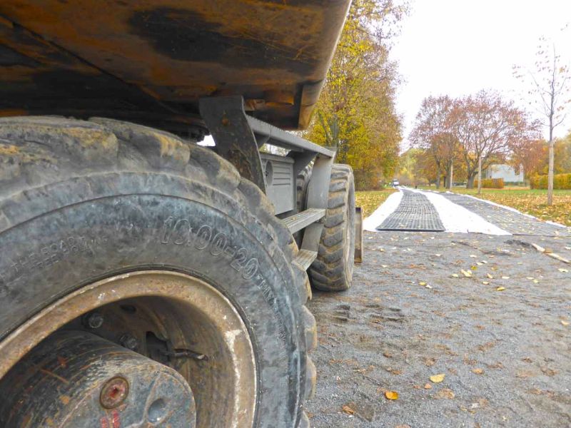 Fahrplatten als mobile Baustraße im Rohrleitungsbau in Giessen