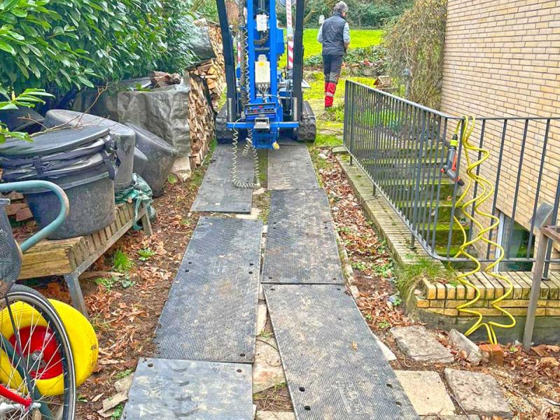 v:tek TRACK · Schmale Profi Fahrplatten mit beidseitiger Profilierung. Sehr Leicht im Handling, schnell & einfach als Fahrspur zu Verlegen.
