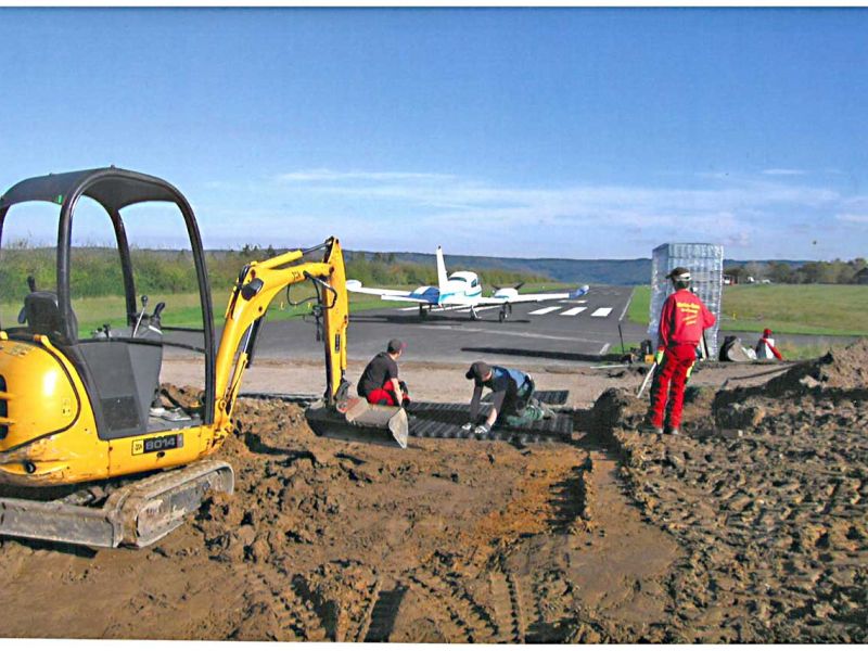 Verlängerung der Auslaufzone einer Flugplatz Landebahn mit dem Bodengitter BG50