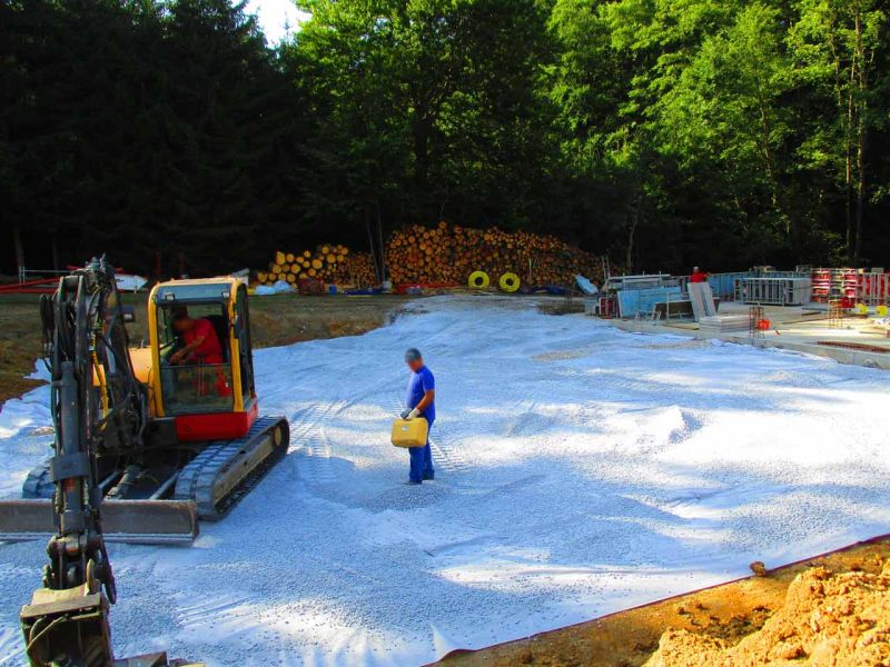 Verlegung von Paddockplatten für ein Paddock für Island-Pferde