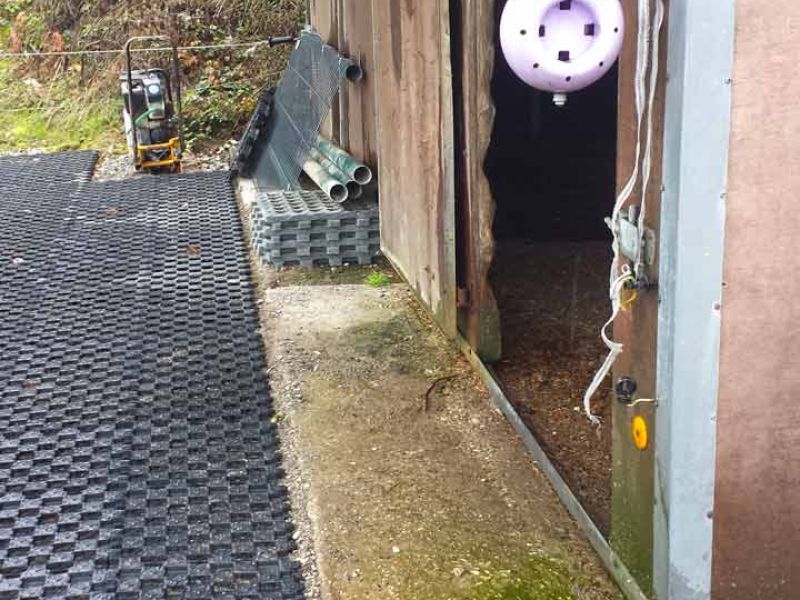 Paddockplatten ohne Unterbau selber verlegen - Paddocks ohne Matsch