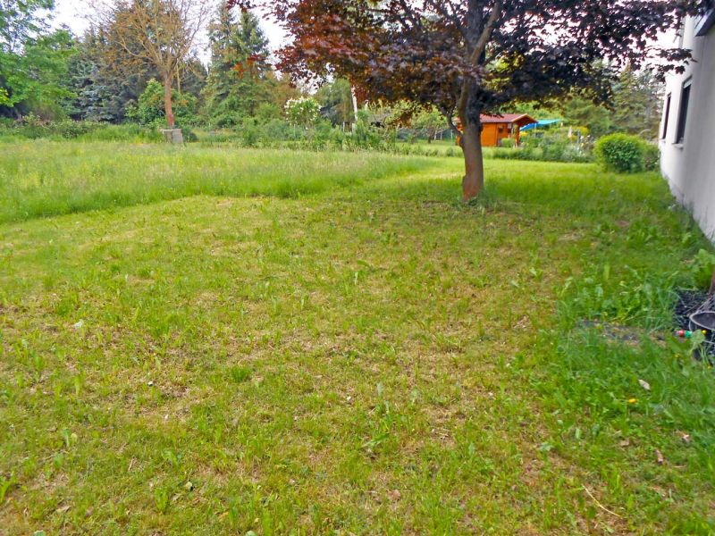 Befestigung einer Rasenfläche als Stellplatz für PKW-Anhänger mit dem Rasengitterstein RGS35