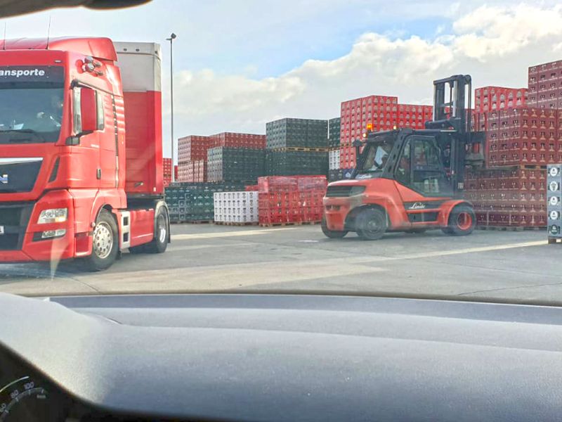 Temporäre Lagerfläche zum befahren mit Transportfahrzeugen mit den e:tek PRO Langen Fahrplatten