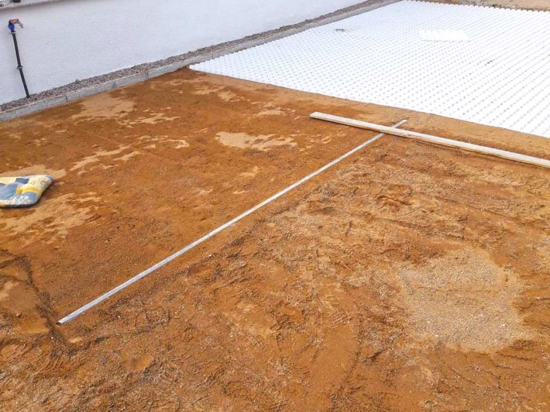 Sie möchten eine Kiesfläche als Stellplatz für ihren PKW anlegen ohne das Spurrillen durch die Befahrung entstehen? Wir empfehlen das Premium Kiesgitter KG30!