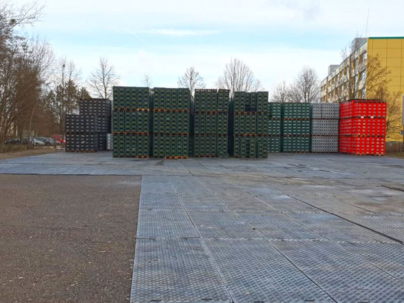 Temporäre Lagerfläche zum befahren mit Transportfahrzeugen mit den e:tek PRO Langen Fahrplatten