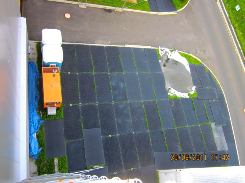 Arbeitsplattform als BE-Fläche aus s:tek Bodenschutzplatten für Maschinen und Lagerflächen