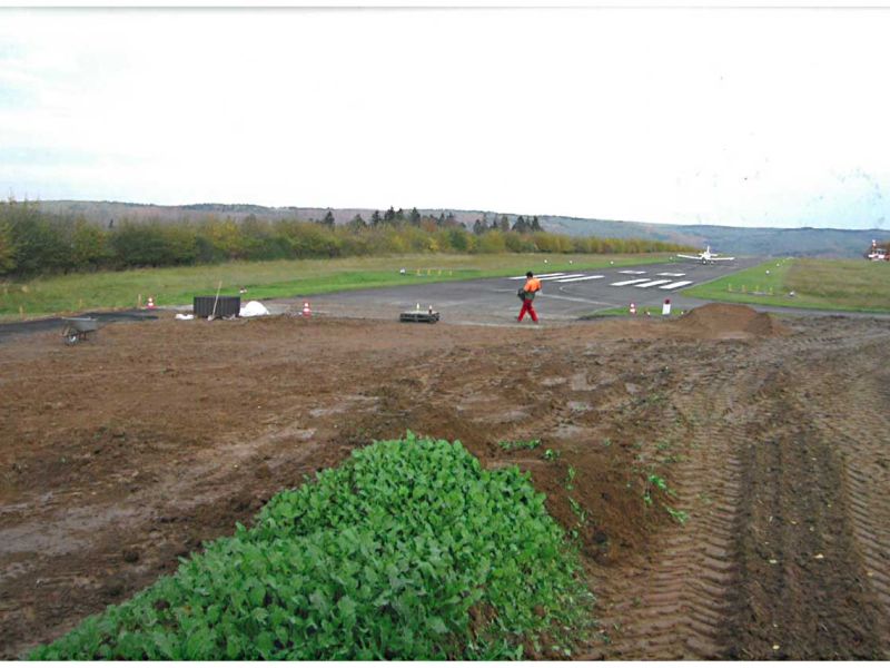 Verlängerung der Auslaufzone einer Flugplatz Landebahn mit dem Bodengitter BG50