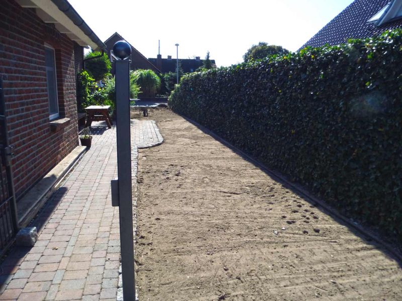 Bodenbefestigung einer begrünten Carport-Zufahrt mit dem Bodengitter BG50
