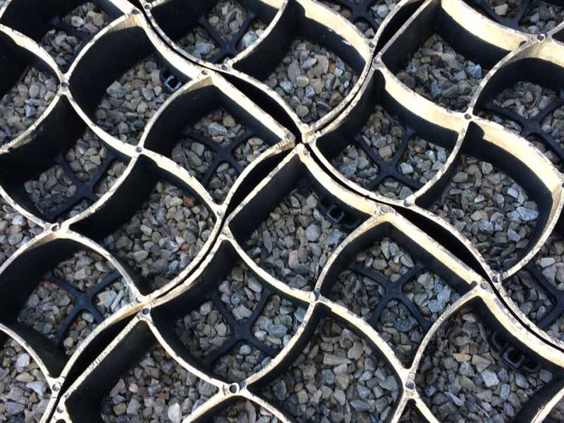 Verlegung von Paddockplatten für ein Paddock für Island-Pferde