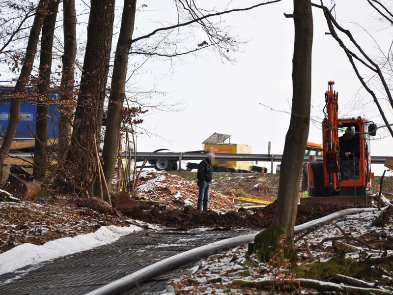 Mobile Baustraße Telekom-Baustelle Esselbach im Steigerwald mit der s:tek 48 Bodenschutzplatte