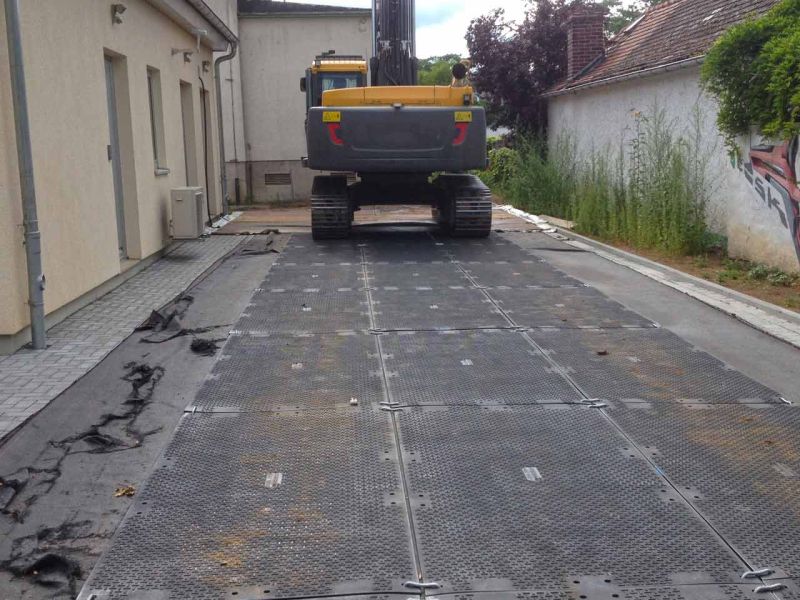 Fahrplatten als temporäre Baustraße zum Pflasterschutz