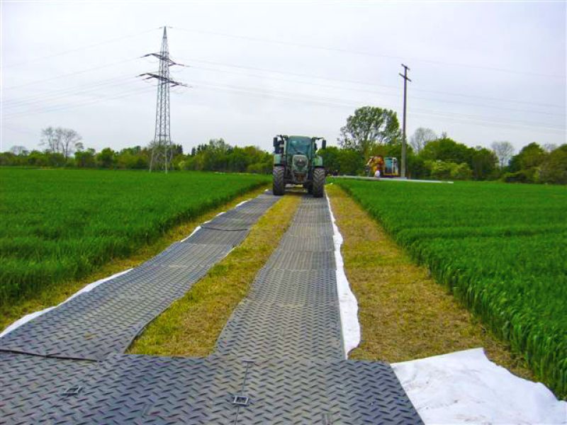 Mobile Baustraße für einen Freileitungsbau in Ulm