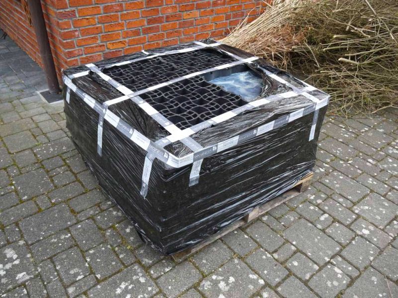 Verlegung des Bodengitter BG50 zur Herstellung eines begrünten PKW Stellplatz