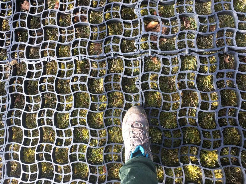 Mit dem Bodengitter BG30 einen befestigten Unterboden schaffen