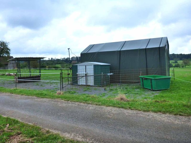 Bodenbefestigung eines Pferdeauslauf mit Weidezelt und Futterplatz
