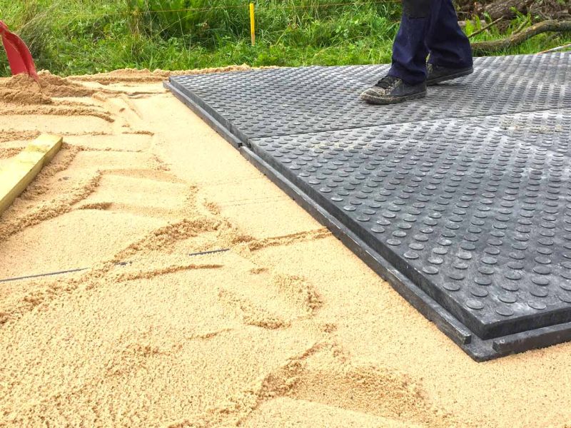 Bodenmatten statt Holzboden als isolierender Fußboden für ein Gartenhaus