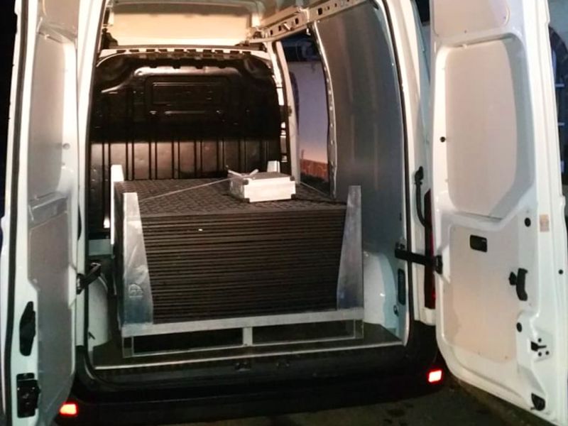 s:tek Bodenschutzplatten, MaxiTrack Schwerlast Fahrplatte und x:tek Fahrplatten aus Kunststoff für Begleitfahrzeuge im Schwertransport