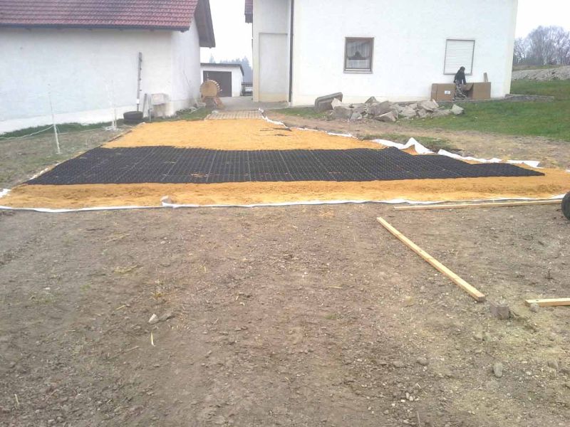 Herstellen eines Pferdepaddock ohne Unterbau mit dem Bodengitter BG30