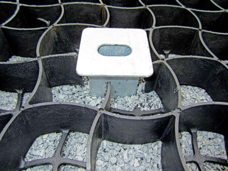 Verlegen und Verfüllen des Bodengitter BG50 für Hof und Einfahrt