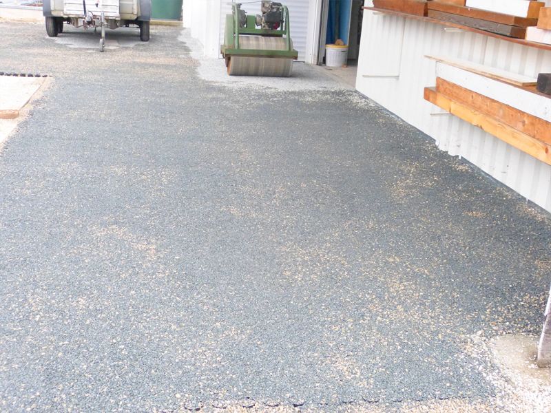 Parkplatz begradigen – ein Projektbeispiel für eine gelungene Gestaltung mit der Kiesmatte KM30