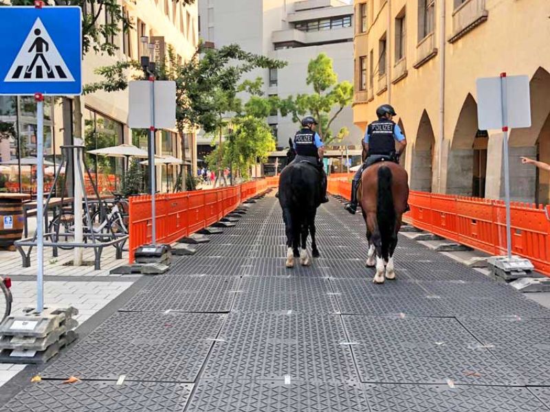 x:tek Fahrplatten als Pflasterschutzmatte während der Umgestaltung und Sanierung des Markplatz in Stuttgart