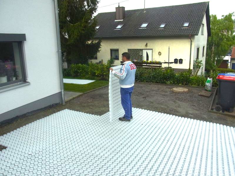 Anlegen einer Kiesfläche im Vorgarten für Parkplätze mit dem Kiesgitter KG30