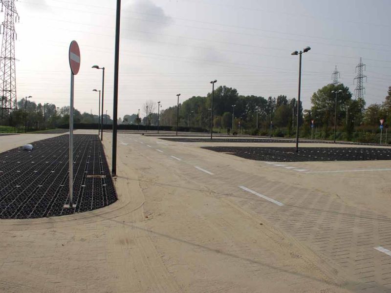 Herstellen eines Großparkplatz mit dem Kunststoff Rasengitter RG24