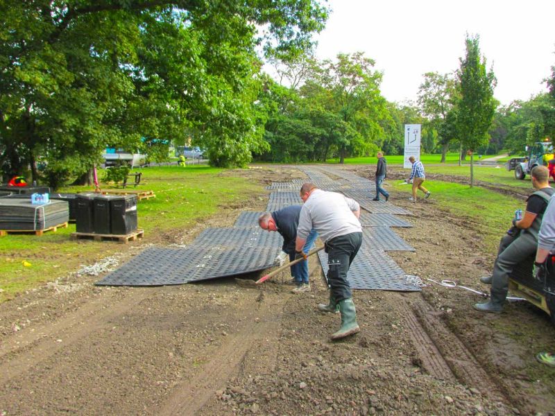 Mobile Fahrstraße für den IAA Besucherparkplatz Frankfurt