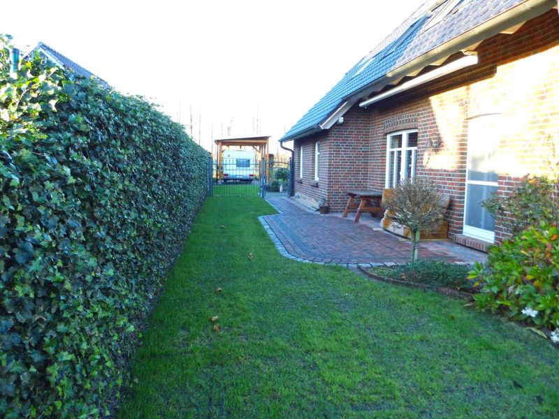 Bodenbefestigung einer begrünten Carport-Zufahrt mit dem Bodengitter BG50