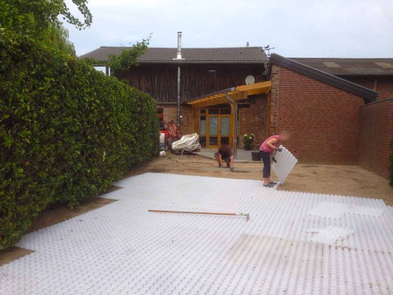 Kiesstabilisierung eines Hof und Einfahrt mit dem Kiesgitter KG30