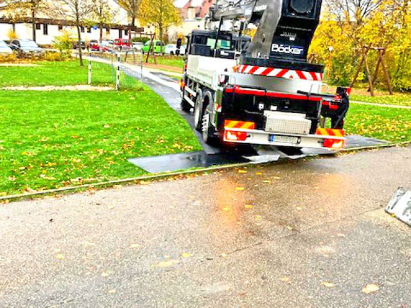 Nachhaltiger Rasenschutz mit Securatek Bodenschutzplatten