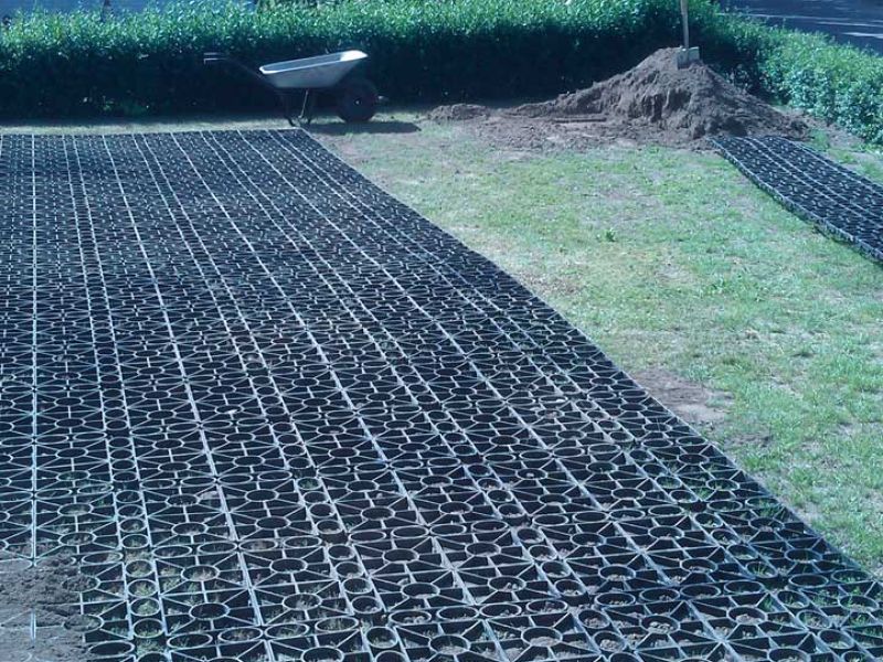 Rasengitter RG24 zur Rasenverstärkung gegen Spurrillen und Matsch im Garten