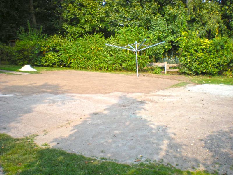 vNeugestaltung eines begrünten Mieterparkplatz mit dem Bodengitter BG50