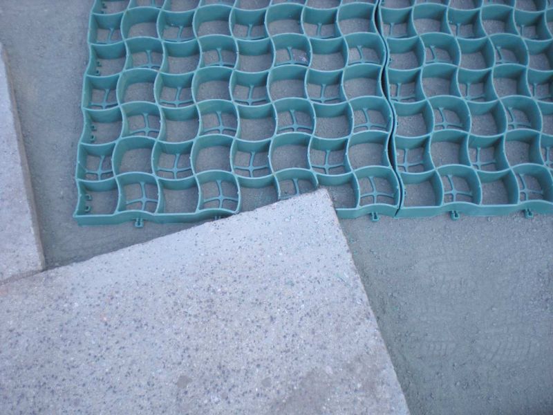 Neugestaltung eines begrünten Mieterparkplatz mit dem Bodengitter BG50