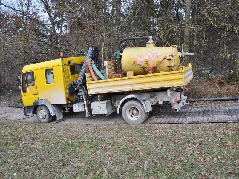 Mobile Baustraße Telekom-Baustelle Esselbach im Steigerwald mit der s:tek 48 Bodenschutzplatte