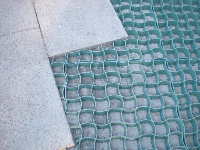 Neugestaltung eines begrünten Mieterparkplatz mit dem Bodengitter BG50