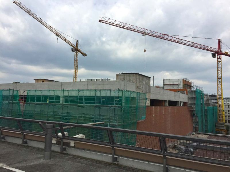 e:tek Fahrplatten aus Kunststoff zum Schutz des Boden und Parkhausboden eines im Neubau befindlichen Einkaufscenter (Shoppingmall / Arkade) in Bielefeld.