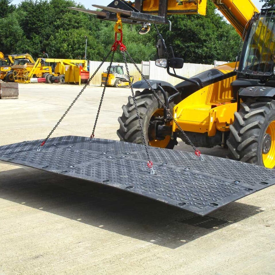 MaxiTrack · 1800 x 900 mm · 40 kg leicht · bis zu 130 t belastbar · Overlapping-Verbund-System · Beidseitig Profiliert · Einsetzbar als Mobile Baustrasse, Fahrstrasse & Plattform