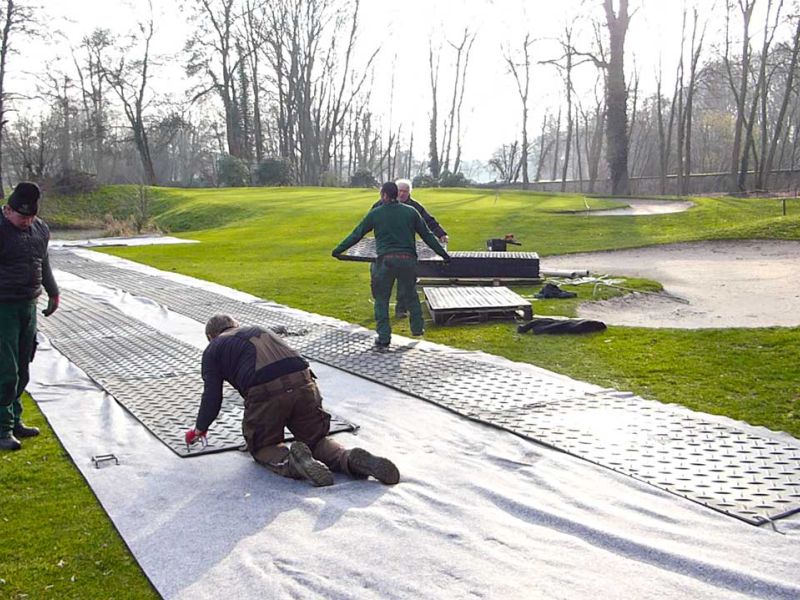 Baustraße zur Teichentschlammung im Golfplatzbau bzw. Golfplatzpflege
