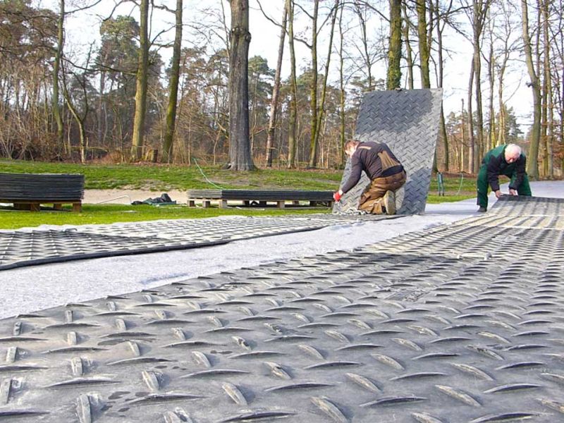 Baustraße zur Teichentschlammung im Golfplatzbau bzw. Golfplatzpflege