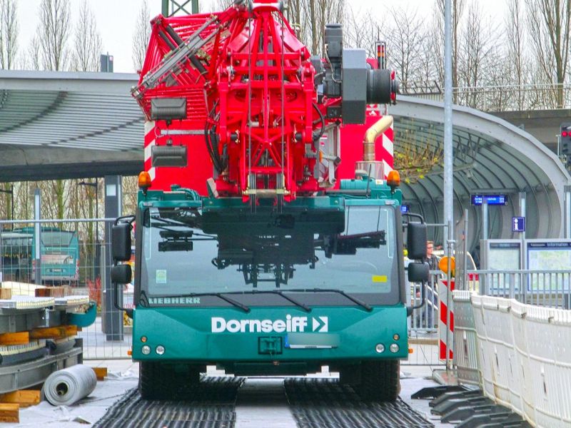 Bodenschutzplatten als Stellfläche für einen Autokran