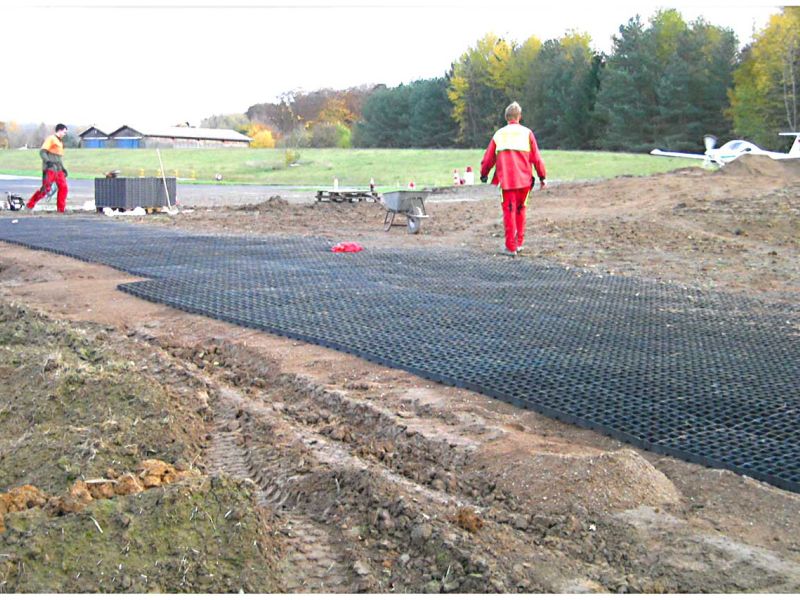 Verlängerung der Auslaufzone einer Flugplatz Landebahn mit dem Bodengitter BG50