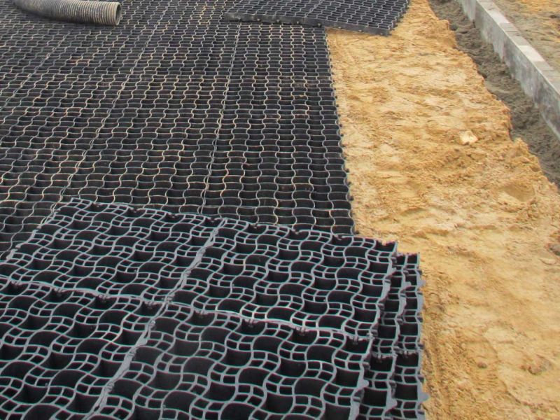 Verlegung des Bodengitter BG50 aus Kunststoff zur Bodenstabilisierung für ein Trogbauwerk