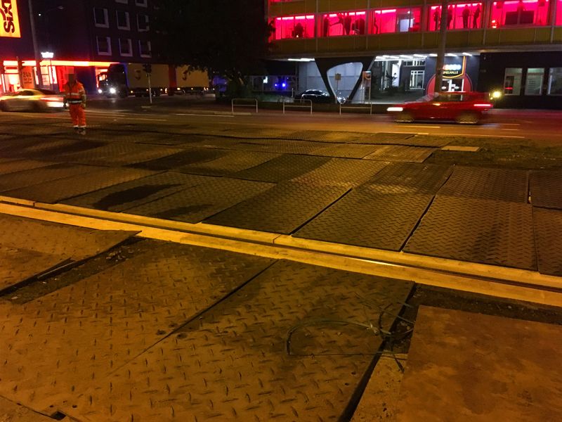 Zu schwer gibt´s nicht – s:tek 48 Bodenschutzplatten als Schutz des Untergrunds bei einem Schwertransport