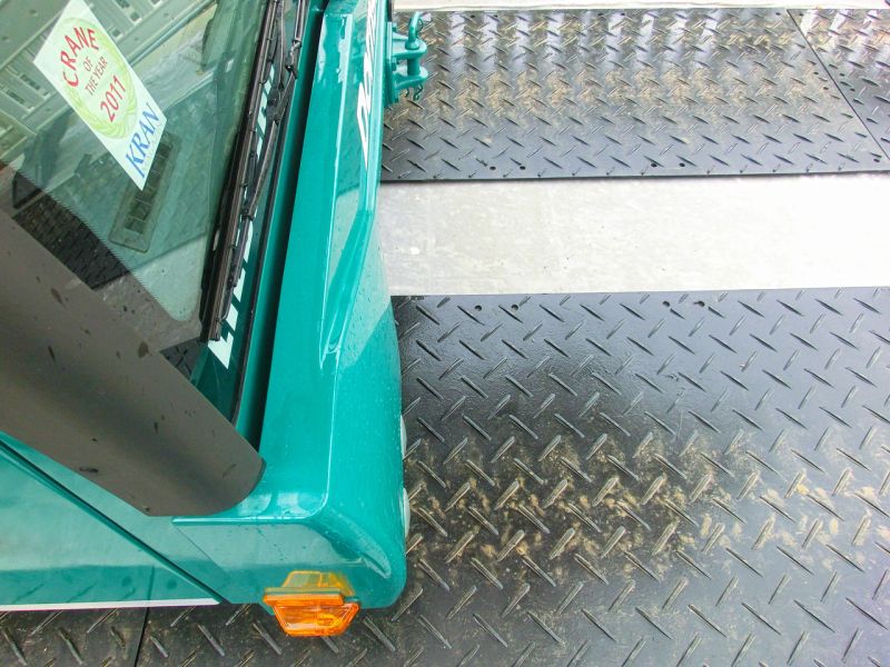 Bodenschutzplatten als Stellfläche für einen Autokran