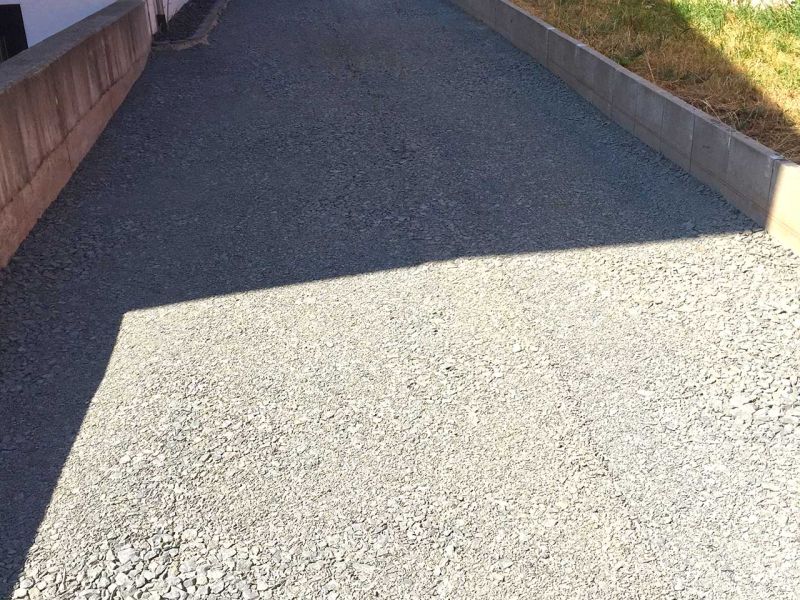 Begrünte Hofeinfahrt & Wohnwagen Stellplatz mit dem Bodengitter BG50 stabilisieren