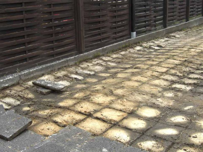 Austausch von Pflastersteinen gegen das Kiesgitter KG30 in Hof & Einfahrt
