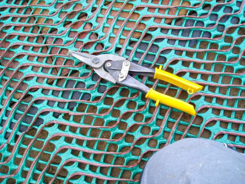 Rasenstabilisierung eines Grünstreifen im Bereich der Hofeinfahrt